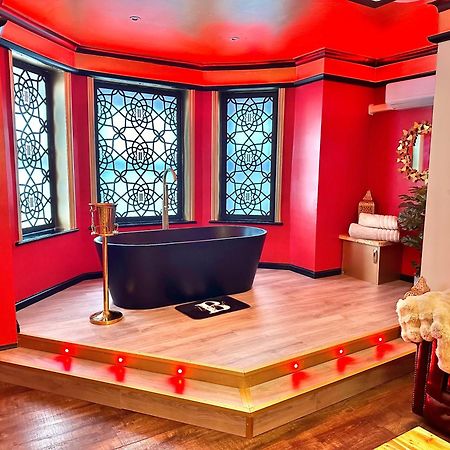 Beyond - Romantic Basement Apartment - Close To Beach - With Parking Борнмут Экстерьер фото
