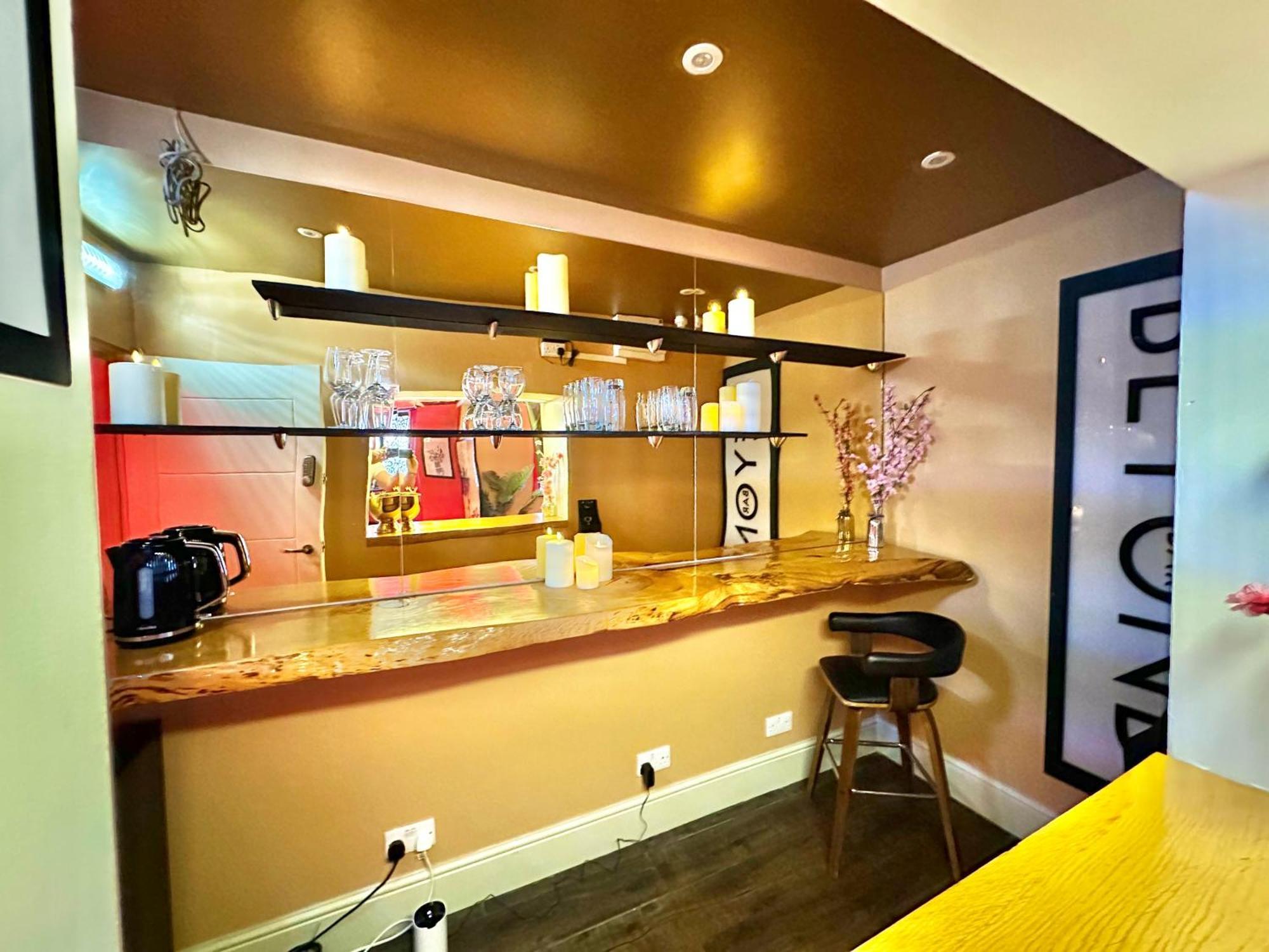 Beyond - Romantic Basement Apartment - Close To Beach - With Parking Борнмут Экстерьер фото