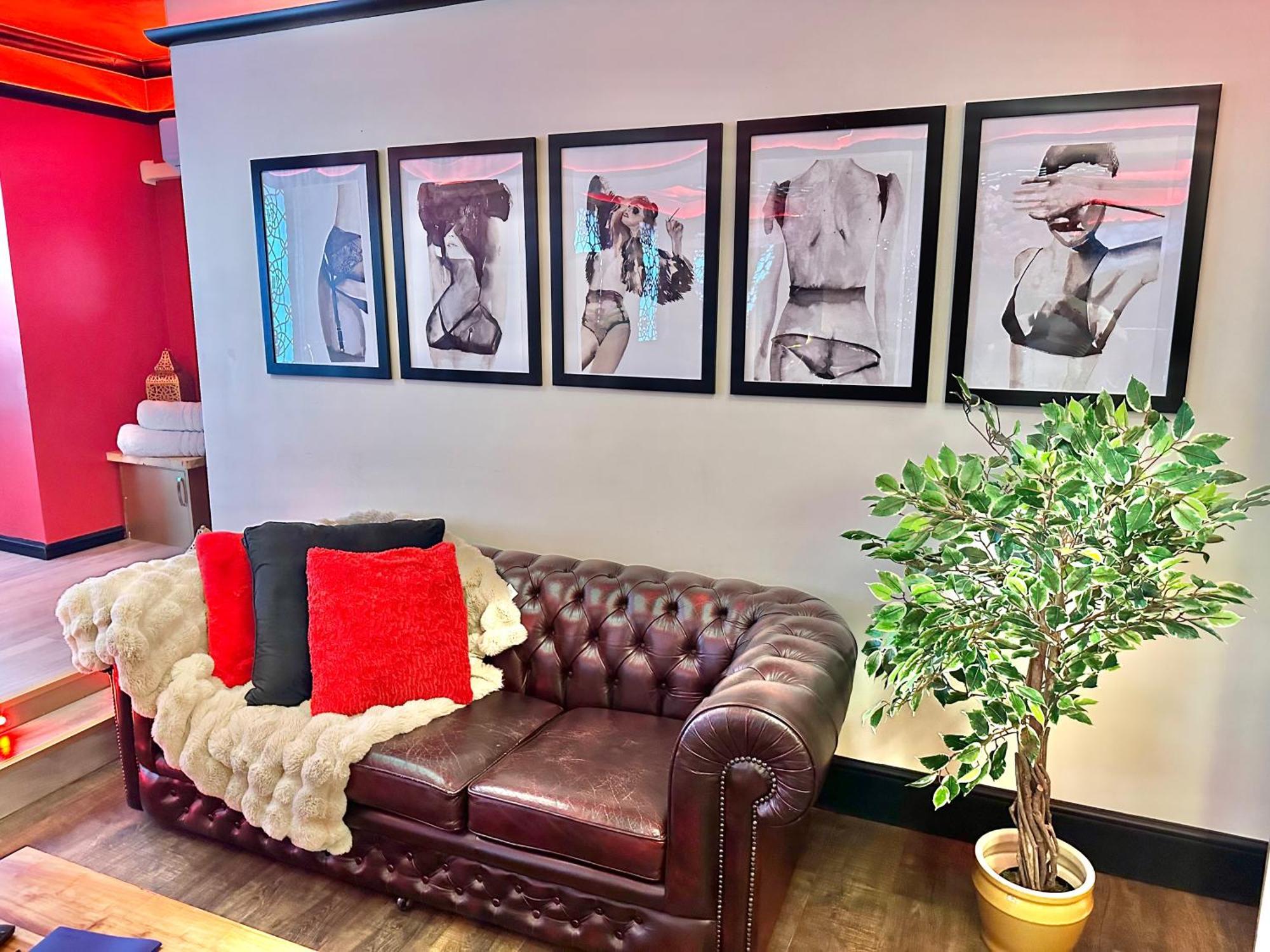 Beyond - Romantic Basement Apartment - Close To Beach - With Parking Борнмут Экстерьер фото