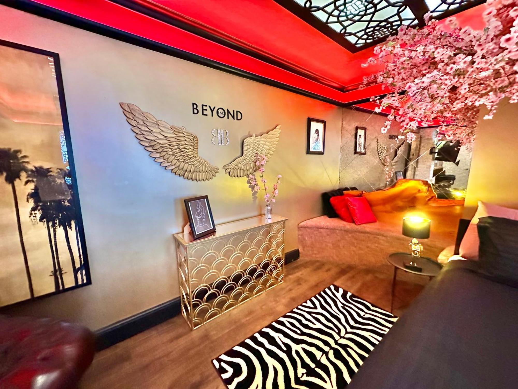 Beyond - Romantic Basement Apartment - Close To Beach - With Parking Борнмут Экстерьер фото