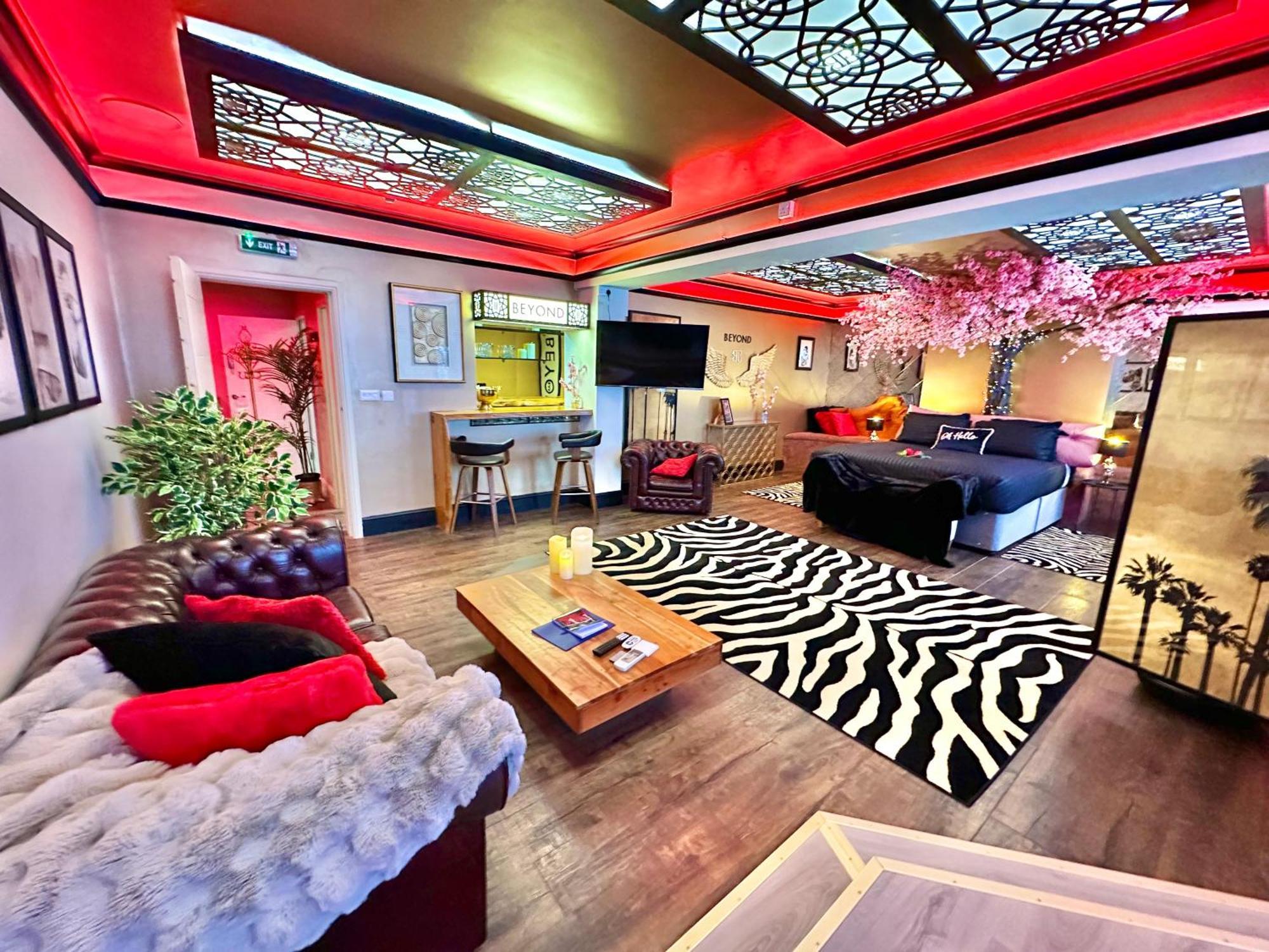 Beyond - Romantic Basement Apartment - Close To Beach - With Parking Борнмут Экстерьер фото