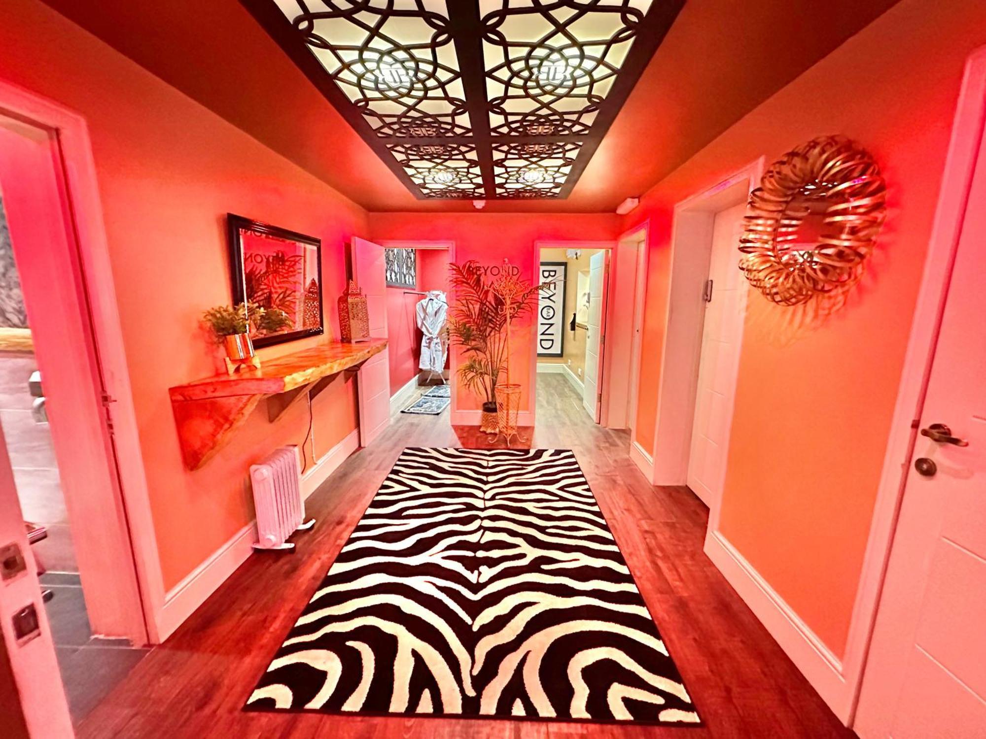 Beyond - Romantic Basement Apartment - Close To Beach - With Parking Борнмут Экстерьер фото