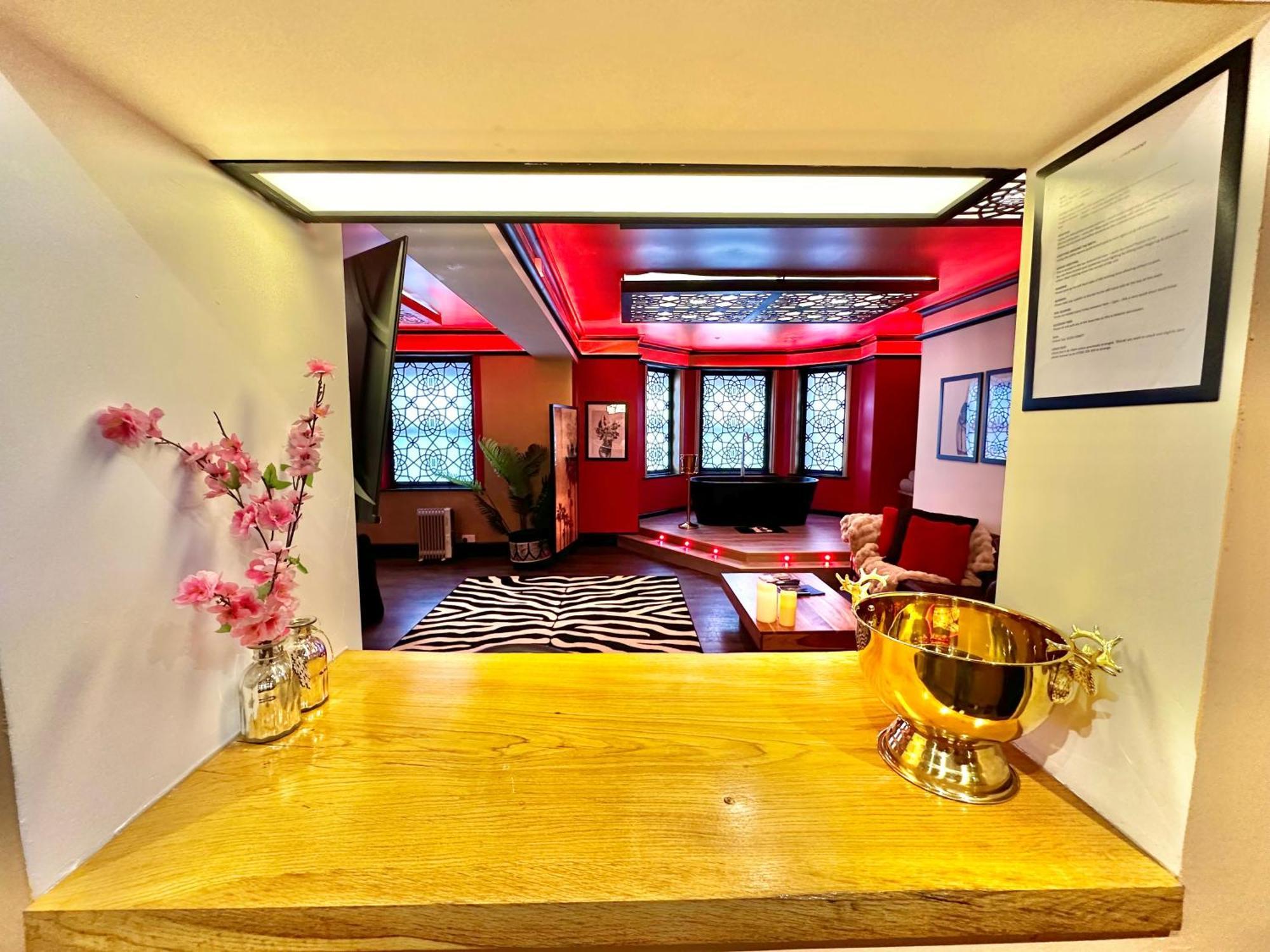 Beyond - Romantic Basement Apartment - Close To Beach - With Parking Борнмут Экстерьер фото