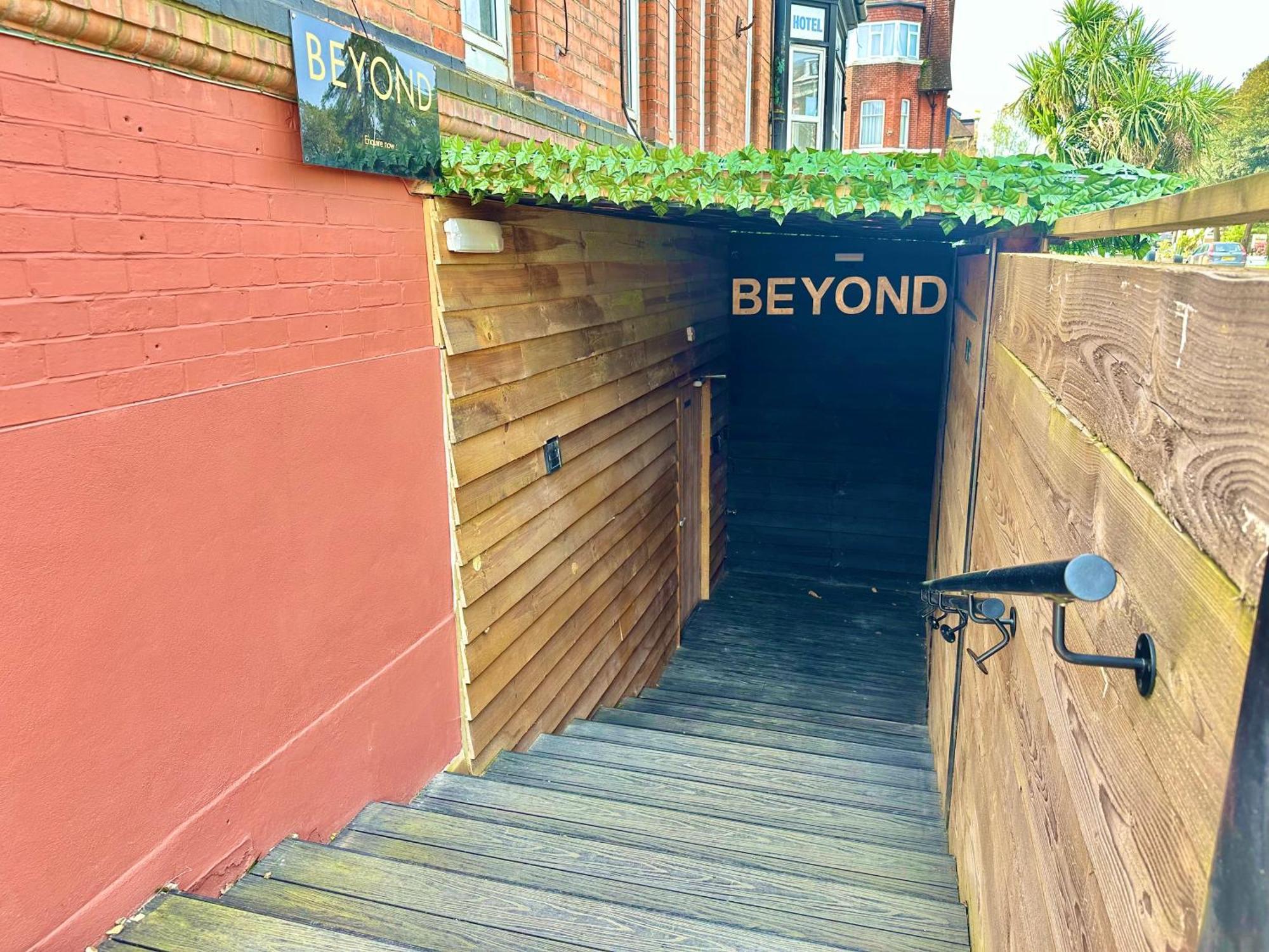 Beyond - Romantic Basement Apartment - Close To Beach - With Parking Борнмут Экстерьер фото