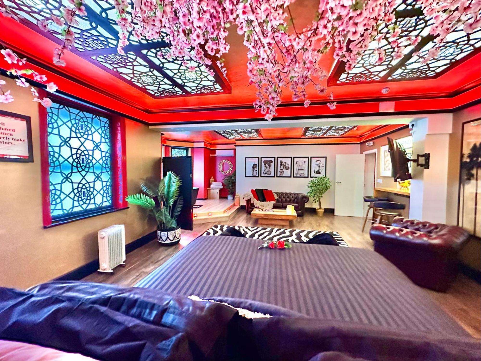 Beyond - Romantic Basement Apartment - Close To Beach - With Parking Борнмут Экстерьер фото