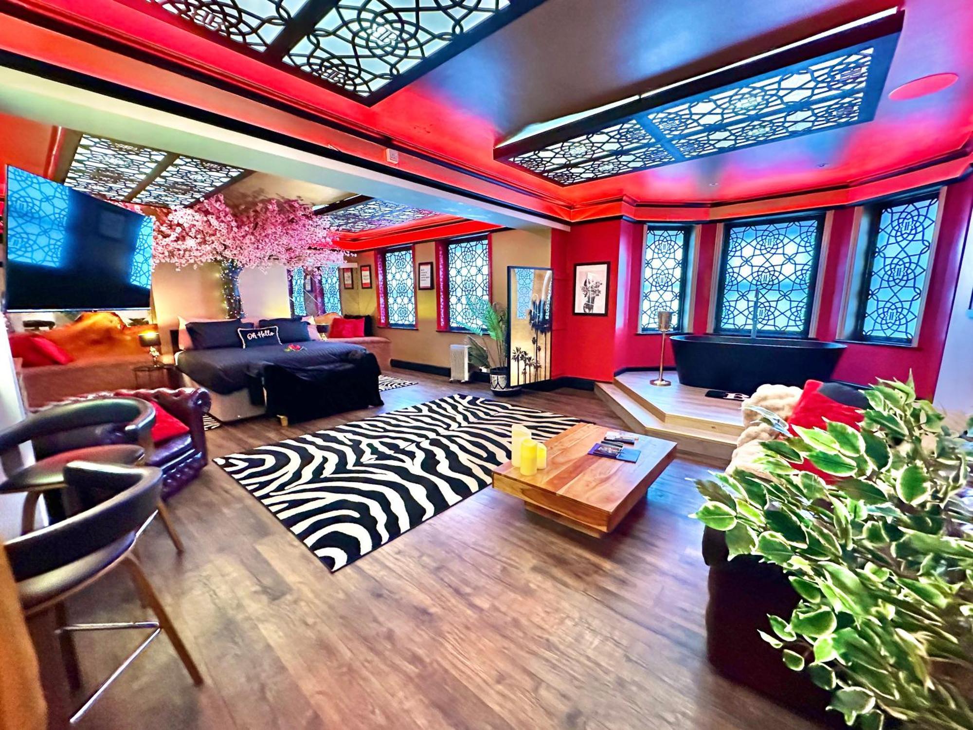 Beyond - Romantic Basement Apartment - Close To Beach - With Parking Борнмут Экстерьер фото