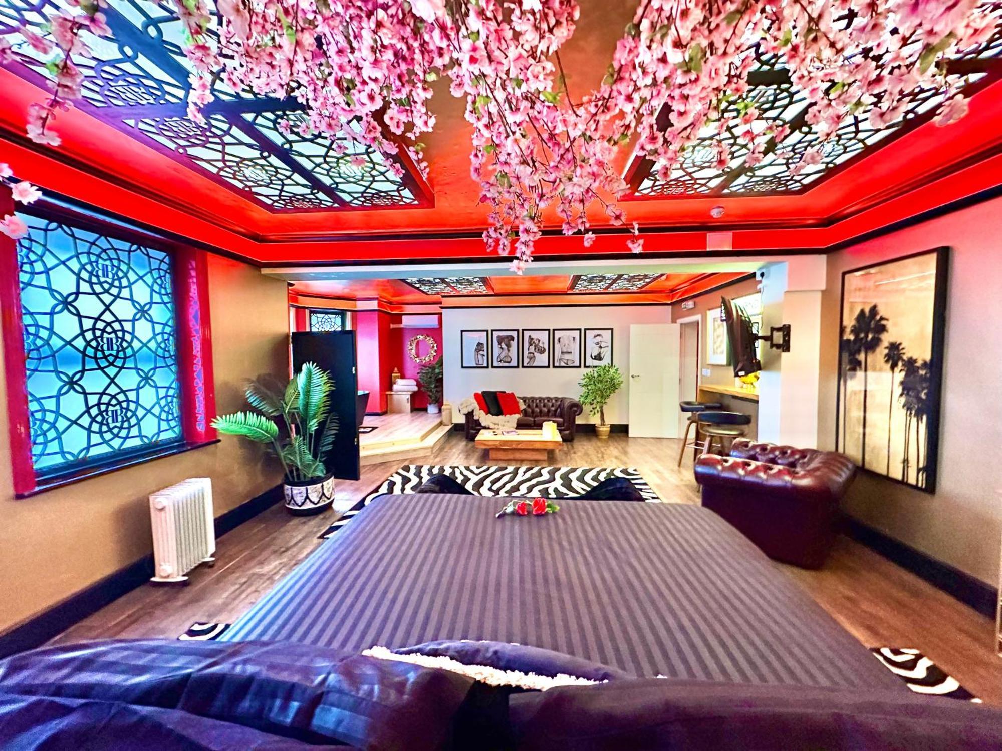 Beyond - Romantic Basement Apartment - Close To Beach - With Parking Борнмут Экстерьер фото