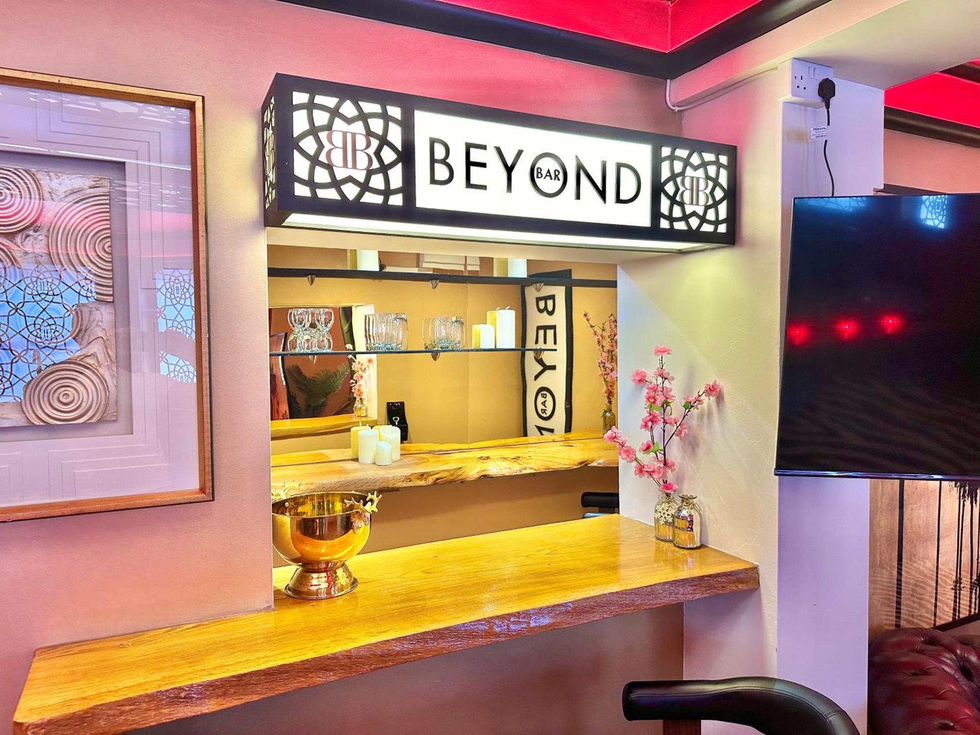 Beyond - Romantic Basement Apartment - Close To Beach - With Parking Борнмут Экстерьер фото