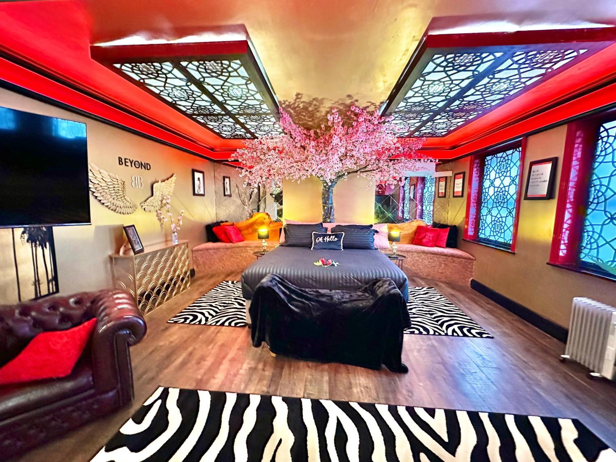 Beyond - Romantic Basement Apartment - Close To Beach - With Parking Борнмут Экстерьер фото