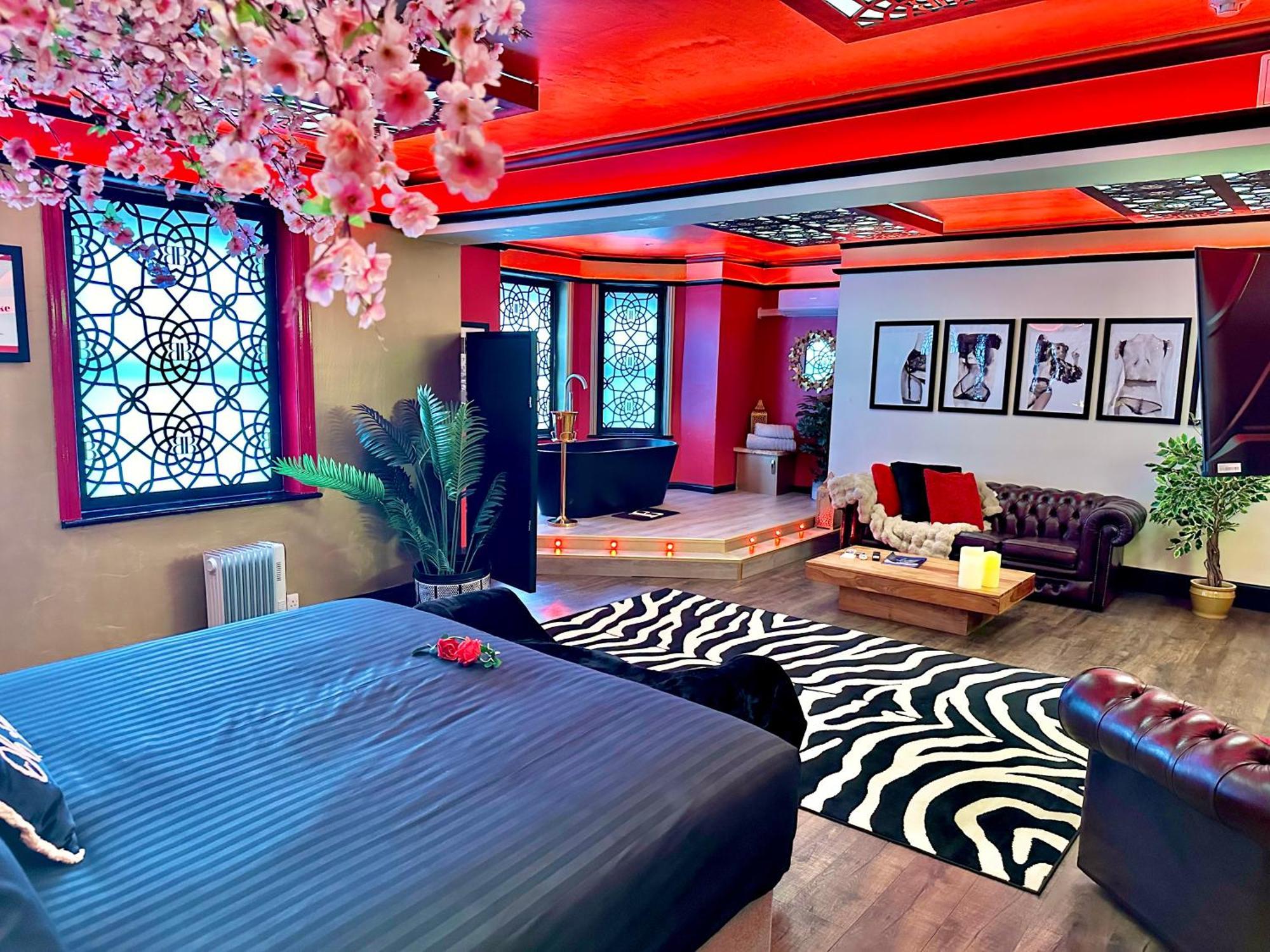 Beyond - Romantic Basement Apartment - Close To Beach - With Parking Борнмут Экстерьер фото